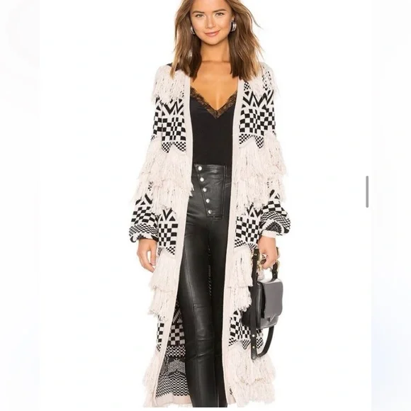 🖤HOUSE OF HARLOW FRINGE CARDIGAN 🖤